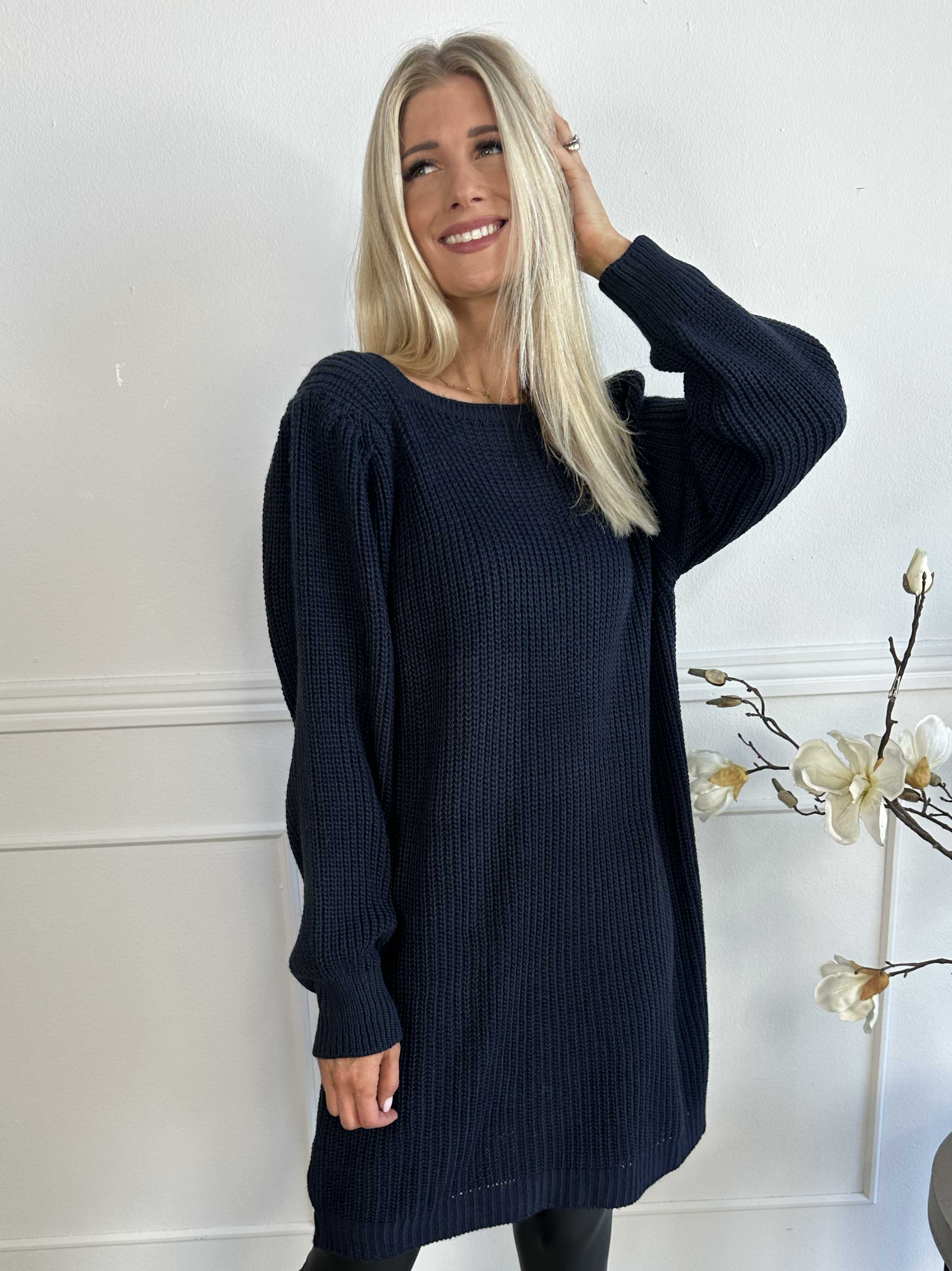 Dajana - Sød strikkjole med ballonærmer